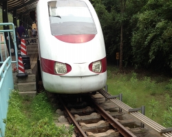 广州游览火车单极滑触线
